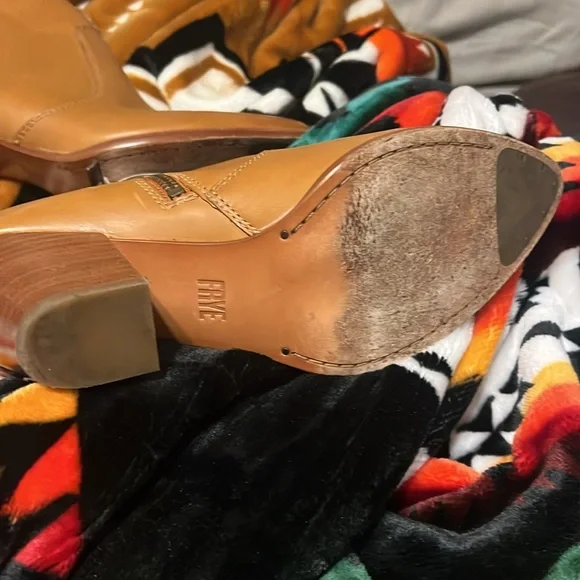Frye size 7 - Picture 2 of 10